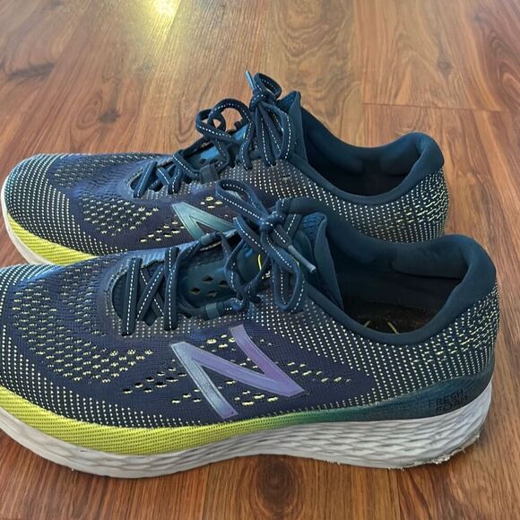 New Balance Men's fresh foam blue running sneakers size 8.5 - Picture 3 of 7